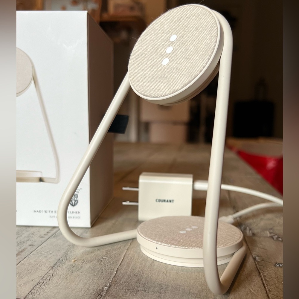 New COURANT MAG:2 Wireless Charging Stand
